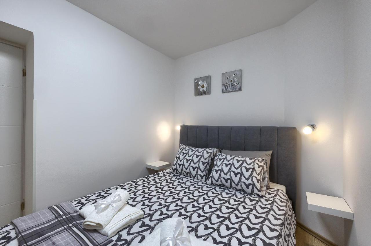Studio Apartman Luka Pomer Extérieur photo